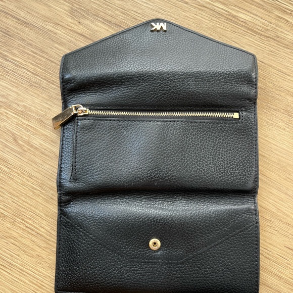 Michael Kors Envelope Wallet - Picture 5 of 5